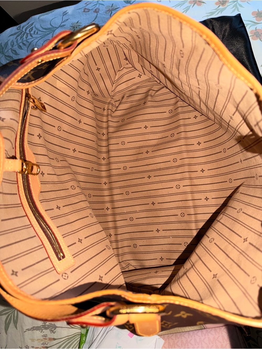 Louis Vuitton Monogram Canvas Hobo Bag in Brown Delightful GM - Picture 7 of 9